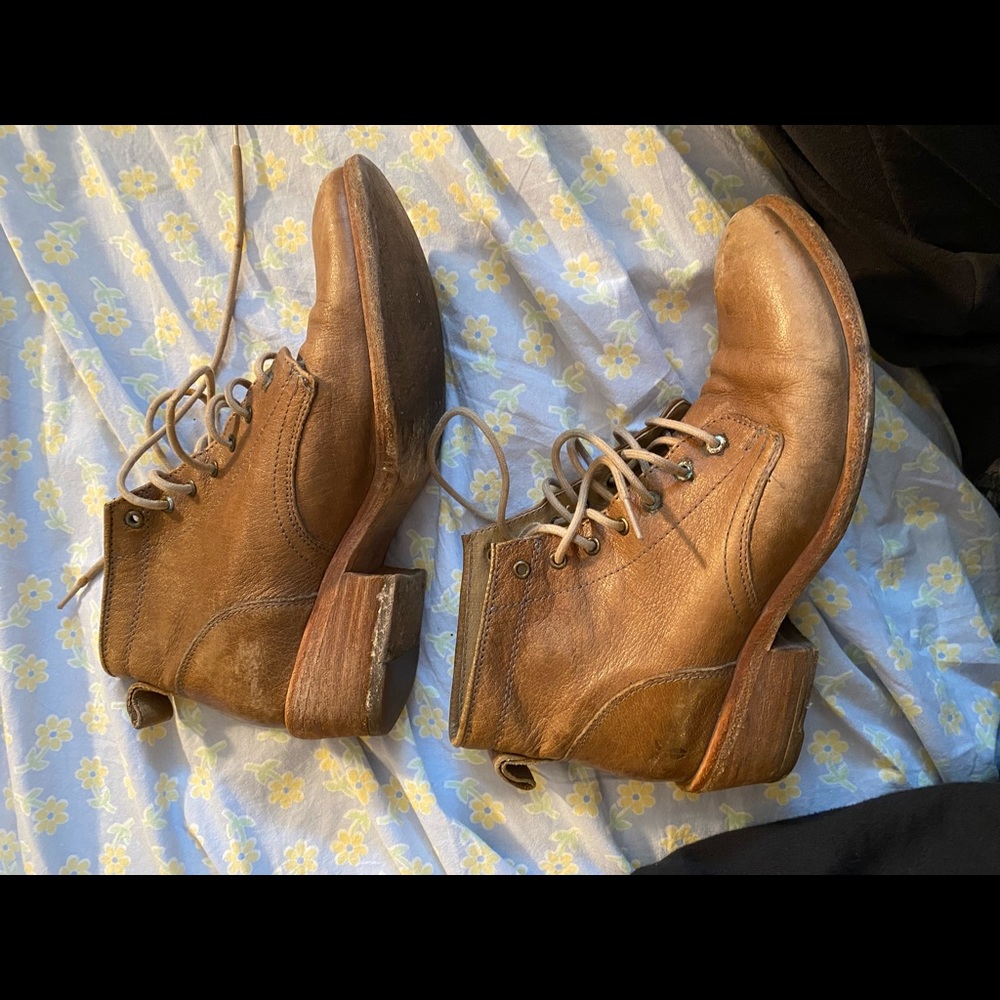 Size 6B Frye boots! Light Brown!